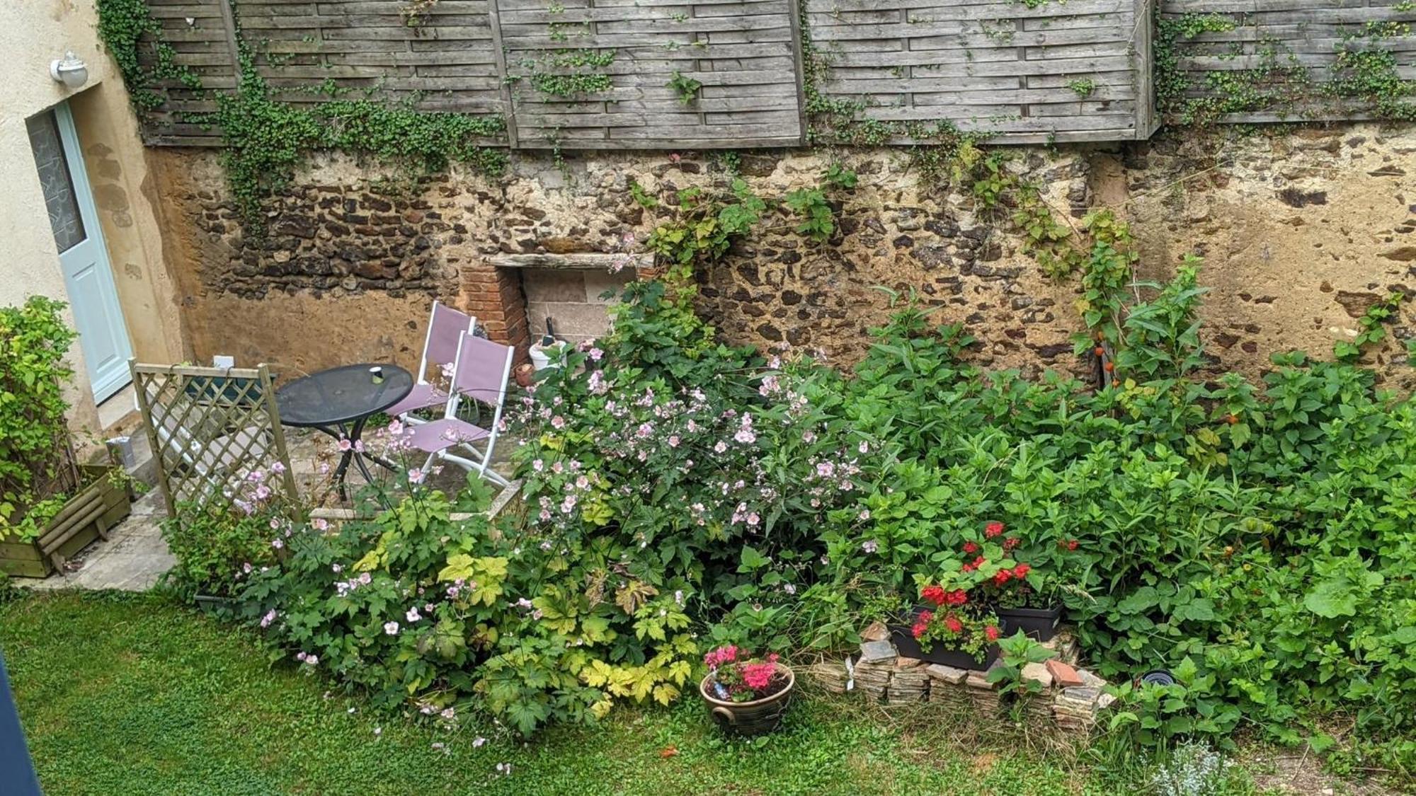 La Maison D'A Cote Saint-Amand-en-Puisaye Eksteriør billede